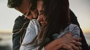 Tα ρομαντικά κλισέ που μας έδειξαν οι ταινίες, μπορεί να μην είναι τελικά και πολύ κλισέ