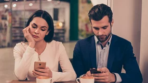 Πώς να ανανεώσω τη σχέση μου: Οι 8 συμβουλές των ειδικών