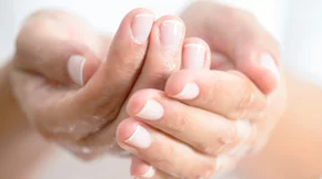 Πώς το «Ηappy Βirthday» μπορεί να νικήσει τα μικρόβια (και τη γρίπη και τον κοροναϊό και κάθε ιό)