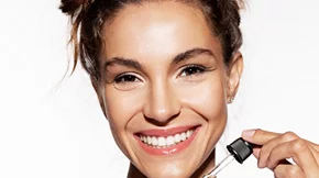 Καστορέλαιο στα μαλλιά, στα φρύδια, στις βλεφαρίδες, στα χείλη: Tα οφέλη και πώς θα το χρησιμοποιήσεις