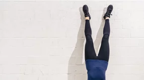 Ήξερες πόσο καλό σου κάνουν τα handstands;