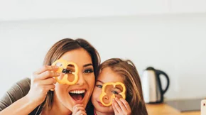 Παιδική παχυσαρκία: 8 καλές συνήθειες για να την προλάβεις και να τρώει σωστά το παιδί