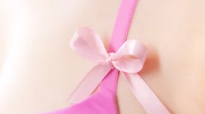 Πόνος στο στήθος: Σε τι μπορεί να οφείλεται;