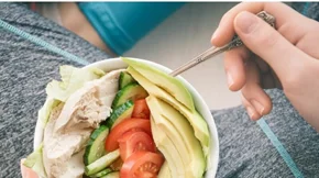 Ο #1 μύθος της πρωτεΐνης που πρέπει να ξεχάσεις αν θες να χάσεις λίπος και να κερδίσεις μυς