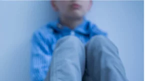 Πώς στηρίζουμε τα παιδιά στις φυσικές καταστροφές: Τα παιδιά που το έζησαν και τα παιδιά που είδαν τραγικές εικόνες στην τηλεόραση