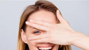 Μπορεί να αλλάξει το χρώμα των ματιών σου; Και τι σημαίνει αυτό για την υγεία σου;