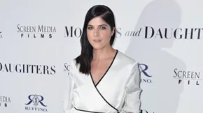 Η Selma Blair αποκάλυψε ότι πάσχει από πολλαπλή σκλήρυνση - τι είναι η νόσος και ποια τα συμπτώματά της