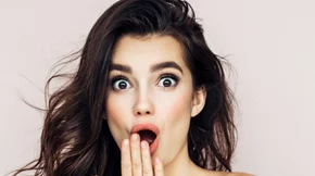 Το make-up trick των 20'' για να αποκτήσεις πιο πλούσια μαλλιά (ναι, σωστά διάβασες, make-up trick)