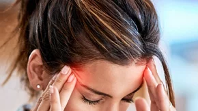 Ο νευρολόγος Μιχάλης Βικελής απαντά σε ερωτήσεις για τη χρόνια ημικρανία