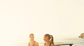 Περπάτημα μετά το φαγητό: Έρευνες για το πώς βελτιώνει την πέψη, το σάκχαρο και μειώνει το κίνδυνο για καρδιαγγειακά νοσήματα