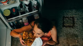 Τα 5 σημάδια που δείχνουν ότι έχεις διαταραγμένη σχέση με το φαγητό