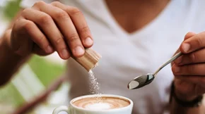 Αυτή η απλή πρωινή συνήθεια θα σε κρατήσει υγιή όσο μεγαλώνεις