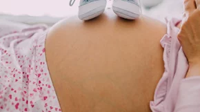 Είσαι ή θέλεις να μείνεις έγκυος; Έχεις σοβαρό λόγο να εμβολιαστείς για την COVID-19