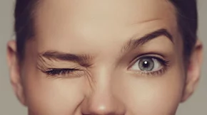 Οίδημα στα μάτια, ρυτίδες, μαύροι κύκλοι: Έτσι θα τα αντιμετωπίσεις