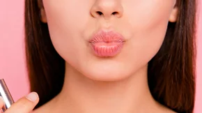 How To | Πώς να μετατρέψεις κάθε glossy κραγιόν σε ματ