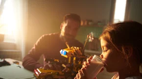 #menoumespiti: Η νέα της καμπάνια της Δέλτα μας υπενθυμίζει την αξία των στιγμών με την οικογένειά μας