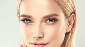 Πώς τα γυναικεία πρότυπα ομορφιάς ανακυκλώνονται με το πέρασμα του χρόνου