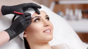 Τατουάζ φρυδιών: Όσα πρέπει να γνωρίζουμε πριν το αποφασίσουμε