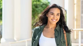 Πέντε στιλιστικά tips για κορίτσια με πλούσιες καμπύλες