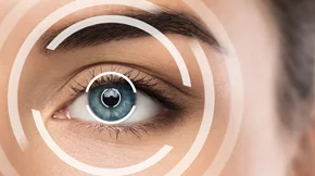 #ΒγαίνουμεΣτηνΟθόνη | Πώς το μπλε φως των συσκευών μπορεί να επηρεάσει τις βλεφαρίδες και τα φρύδια σου;