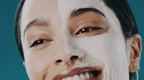 Η σπιτική μάσκα με ένα μπαχαρικό που λειαίνει το δέρμα πιο αποτελεσματικά από την κρέμα σύσφιξης