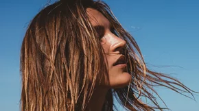 Hair Fitness: Πώς θα δώσεις στα μαλλιά σου τη δύναμη που χρειάζονται