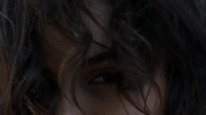 Συμβουλές για να φροντίσεις τις μπούκλες σου (έτσι θα έχεις όγκο και λάμψη στα μαλλιά)