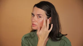 Πώς να βάλεις σωστά το highlighter σε λιγότερο από 1’