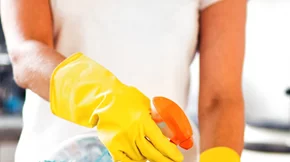 Μεταδίδεται ο κορονοϊός από τις επιφάνειες; Να τις απολυμαίνουμε ή είναι άδικος κόπος;