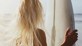 Συμβουλές ομορφιάς για υγιή μαλλιά ακόμα και στις διακοπές