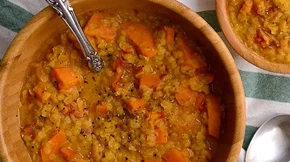 Συνταγή για κόκκινες φακές με γλυκοπατάτα