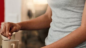 Νιώθω πρησμένη σε όλο το σώμα: Ημερήσιο πλάνο για να νιώσεις καλύτερα σε 24 ώρες