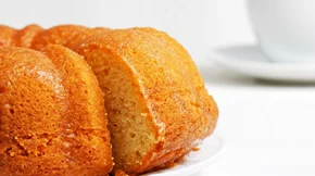 Συνταγές για κέικ: 5 υγιεινές συνταγές με χαρούπι, κουρκουμά, κακάο, λιναρόσπορο ακόμα και παντζάρι για να δοκιμάσεις τώρα