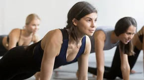 Οι 3 καλύτεροι τρόποι άσκησης για να δείχνεις νεότερη