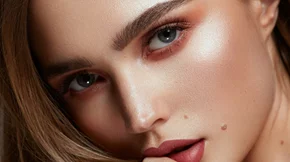 5 λάθη στο μακιγιάζ που σε κάνουν να φαίνεσαι μεγαλύτερη και πιο κουρασμένη