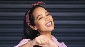 10 σύγχρονοι τρόποι να φορέσεις ένα μαντήλι στα μαλλιά σου