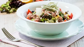 7 συνταγές για σαλάτα με υψηλή περιεκτικότητα σε πρωτεΐνη