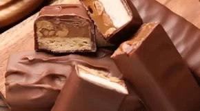 Οι πιο yummy και υγιεινές σοκολατένιες μπάρες: Με φιστίκια και καραμέλα