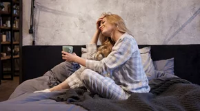 "Ξύπνησα όμορφη": Οι μικρές συνήθειες πριν τον ύπνο που αλλάζουν το πρόσωπo -και τη διάθεσή σου