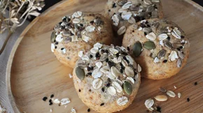 Εύκολα σπιτικά ψωμάκια με βρώμη και γιαούρτι