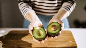 Πέντε τροφές που ρίχνουν τη χοληστερίνη