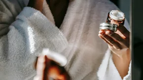 Πώς η ατμοσφαιρική ρύπανση ευνοεί την (πρόωρη) γήρανση της επιδερμίδας;