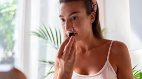 Πώς να εφαρμόσεις το concealer για εφέ lifting στο πρόσωπο