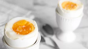 Πώς να βράσεις το αυγό σου τέλεια κάθε φορά και πόσα μπορείς να τρως την εβδομάδα