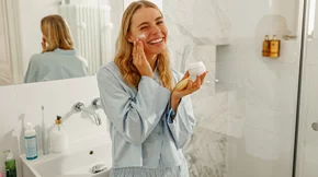 Πώς θα απαλλαγείς από τις ατέλειες που αφήνει η ακμή