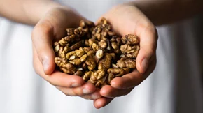 Η έλλειψη φωτός μειώνει τη σεροτονίνη: 10 τροφές για να την ενισχύσεις