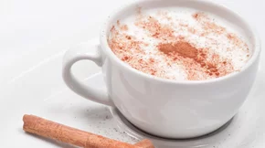 Το ιδανικό ρόφημα για το κρύο: Σαλέπι με μπαχαρικά και μέλι για απόλυτη χαλάρωση!