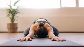 3 εύκολες διατάσεις για να σταματήσει ο πόνος στην πλάτη