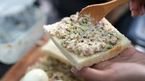 Τι να βάλεις στην τονοσαλάτα αντί για μαγιονέζα (για φουλ πρωτεΐνη και γεύση)!