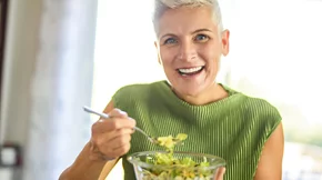 Είσαι άνω των 55 ετών; Πώς θα αδυνατίσεις χωρίς να χάσεις οστική μάζα – Τι δείχνει νέα μελέτη